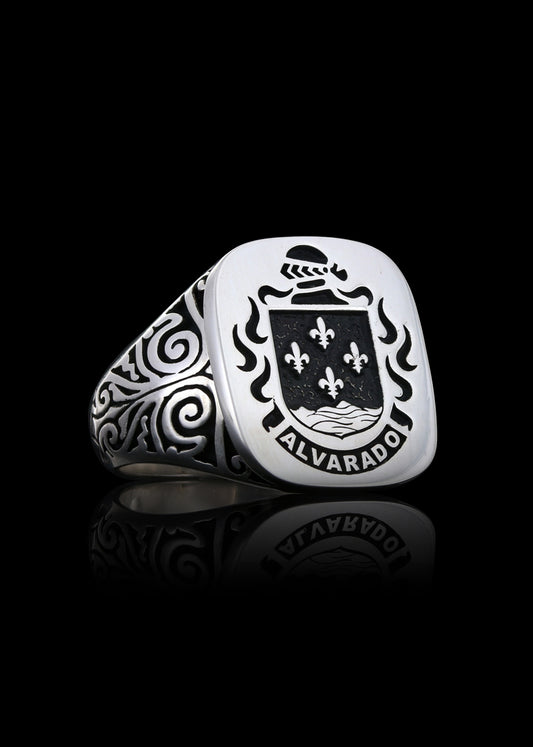 Duchess Crest Ring Square